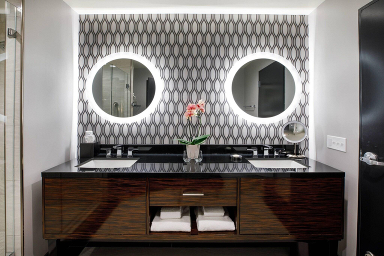 Bathroom 4, Hotel Metro, Milwaukee