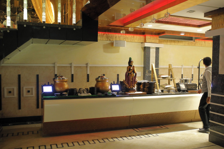Food & Drinks, Hotel Shanti Kutir, Kanpur Nagar