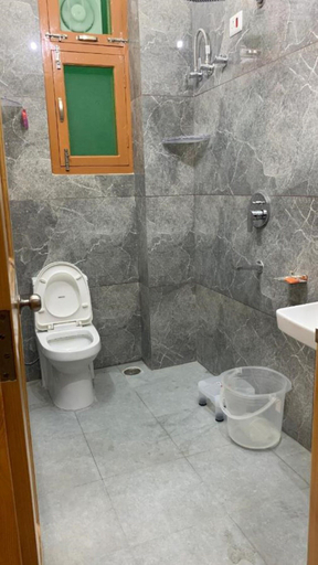 Bathroom, Tulip Flowing River View Bhuntar, Kullu