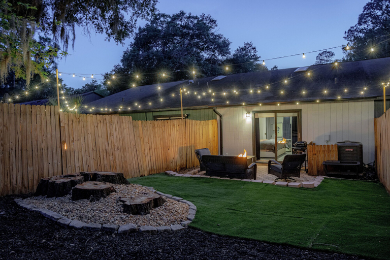 Exterior & Views, Quiet Convenient and Modern Haven, Alachua