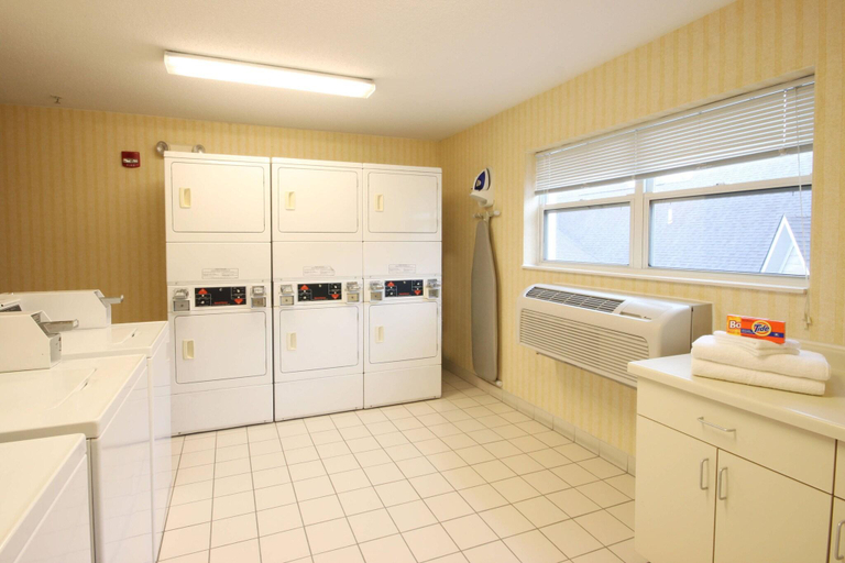 Bathroom 5, Residence Inn by Marriott Deptford, Gloucester