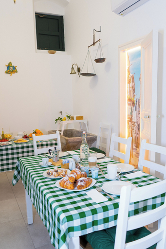 Food & Drinks