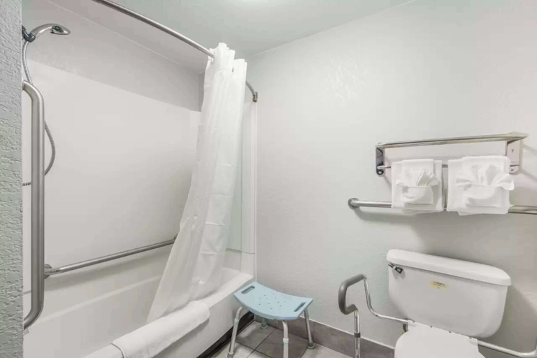Bathroom 4, Sonesta Essential Des Moines, Polk