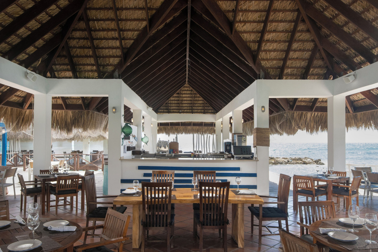 Food & Drinks 5, Club Hemingway, Guayacanes