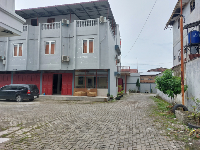 Exterior & Views 27