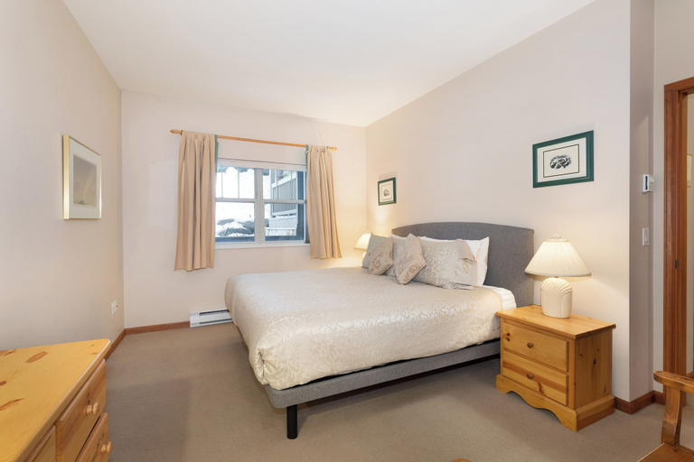 Bedroom 2, Deer Run by Whistler Premier, Squamish-Lillooet
