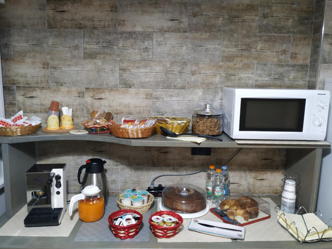 Food & Drinks