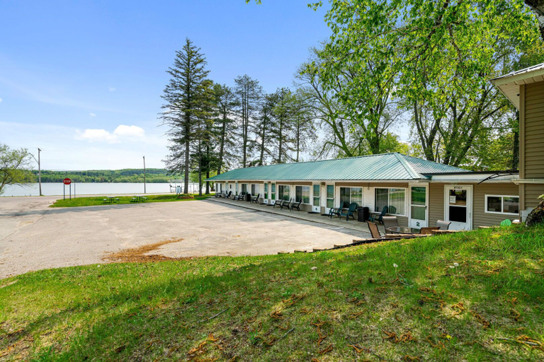 Exterior & Views 2, South Arm Retreats Standard Room 4, Charlevoix