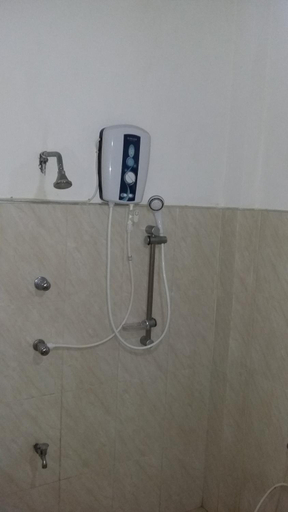 Bathroom 3, Ameesha guesthouse, Habaraduwa