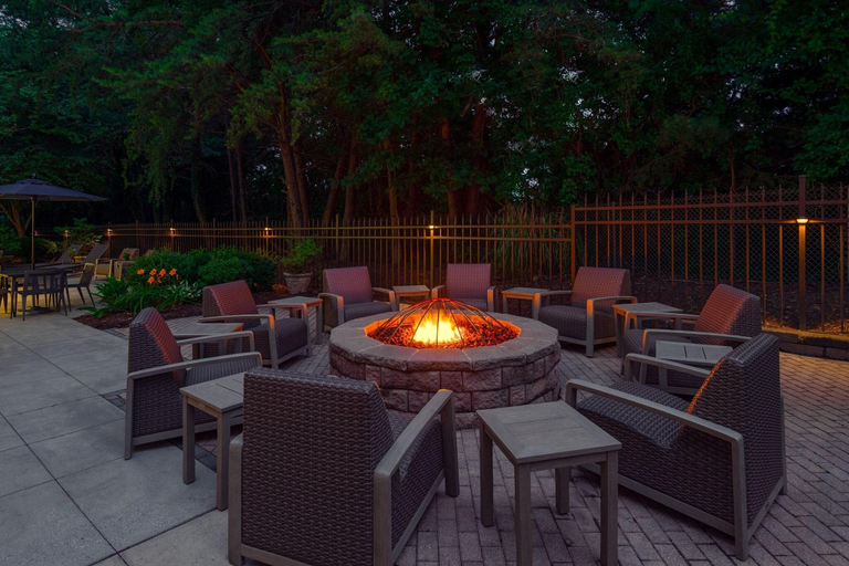 Food & Drinks 5, Courtyard Asheville, Buncombe