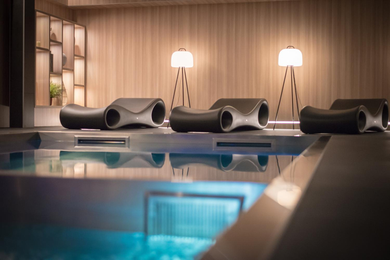 Swimming pool 4, L'hotel & Spa Ribeauville - Haut Koenigsbourg, Haut-Rhin