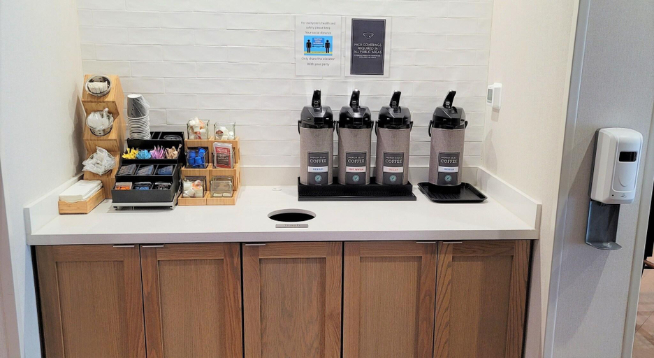 Food & Drinks 5, Fairfield Inn & Suites by Marriott Pensacola West , Escambia