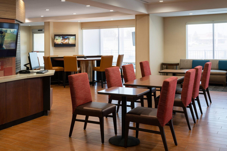 Food & Drinks 5, TownePlace Suites by Marriott Fresno Clovis, Fresno