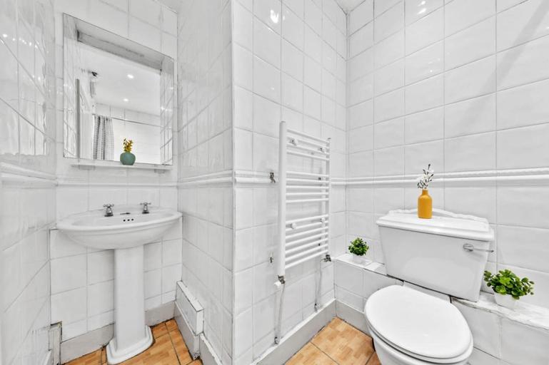 Bathroom 3, Remarkable 2-bed Apartment in Central London, London