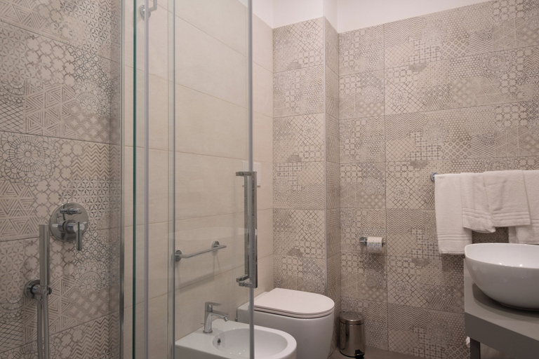 Bathroom 3, Palazzo Adele Rooms & Apartments, Napoli