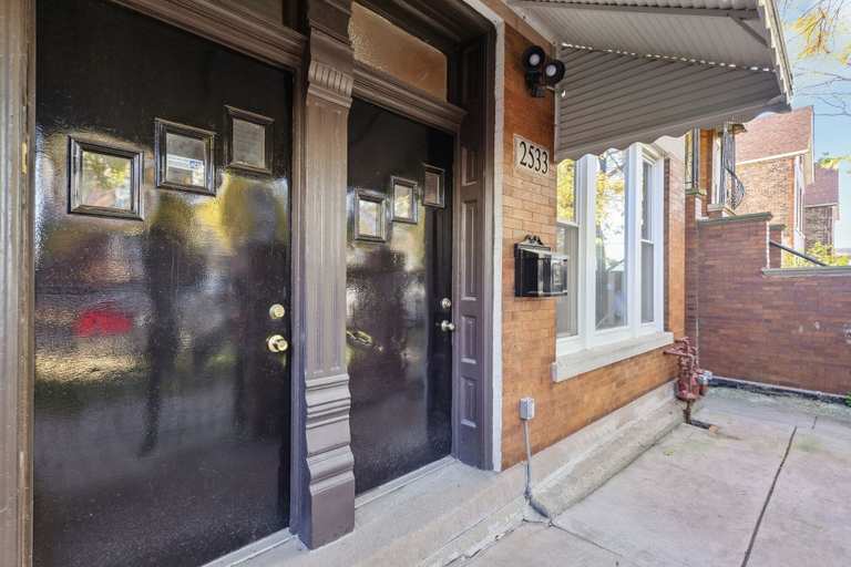 Exterior 3, Chic Chicago Retreat 2 Bedroom Home by RedAwning, Cook
