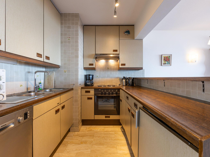 Others 3, Spacious apartment with garage and sea view, West-Vlaanderen