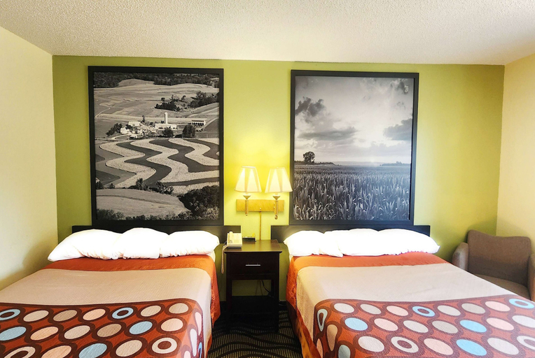 Bedroom 3, Super 8 by Wyndham Newton, Jasper