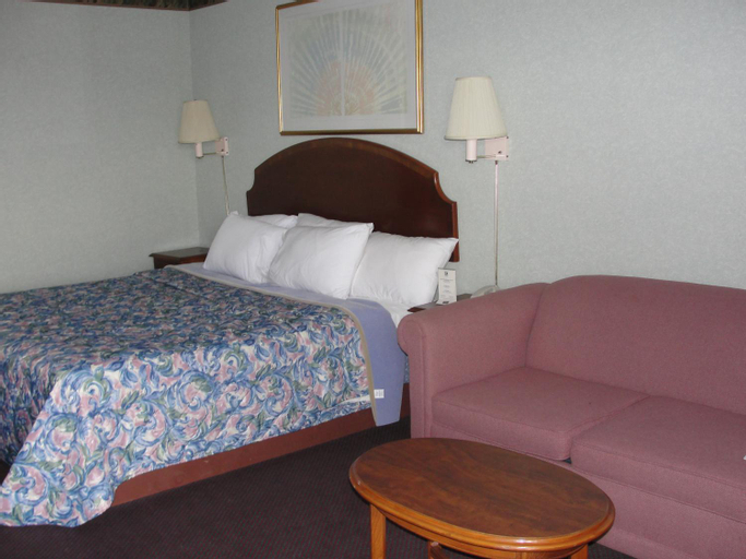 Bedroom 3, Budget Inn, Blount