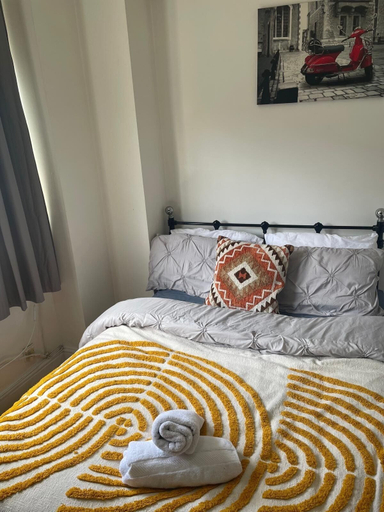 Bedroom 3, Charming 1-bed Apartment in London, London