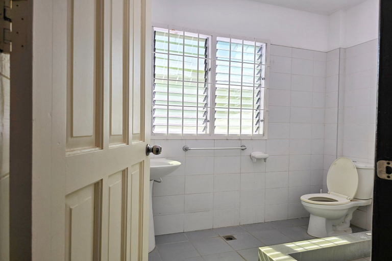 Bathroom 4, Surfers Point Deck An'nex, San Juan