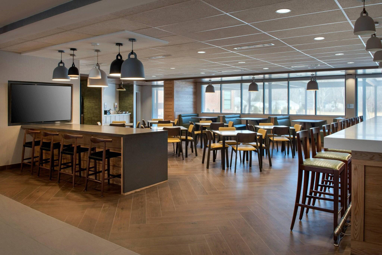 Food & Drinks 5, Fairfield Inn & Suites by Marriott Williamstown, Berkshire