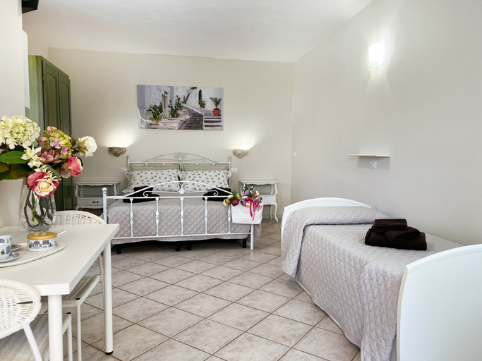 Bedroom 2, La Maison One B&B, Brindisi