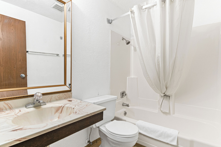 Bathroom 3, StayInn Little Falls, Morrison