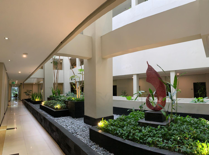Exterior & Views 28