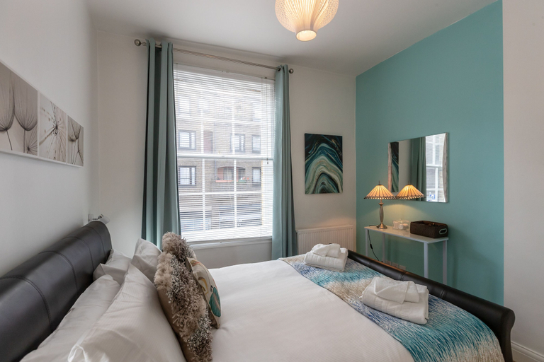 Bedroom 4, Endell Street, London