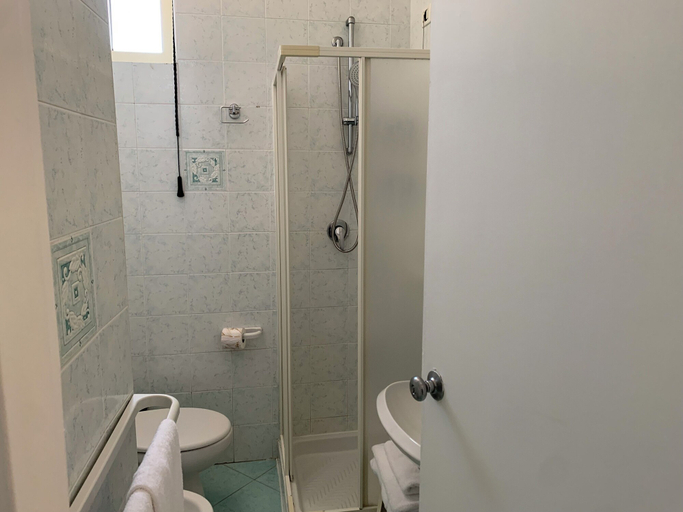 Bathroom 4, Hotel Conte, Napoli
