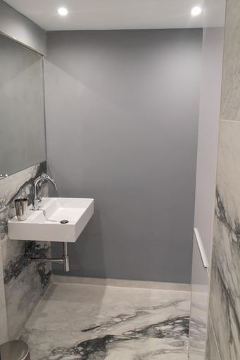 Bathroom 2, Lykavitos Apartments