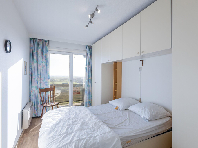 Others 4, Spacious apartment with garage and sea view, West-Vlaanderen