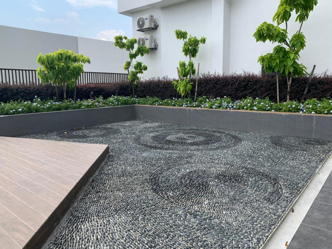 Exterior & Views 15
