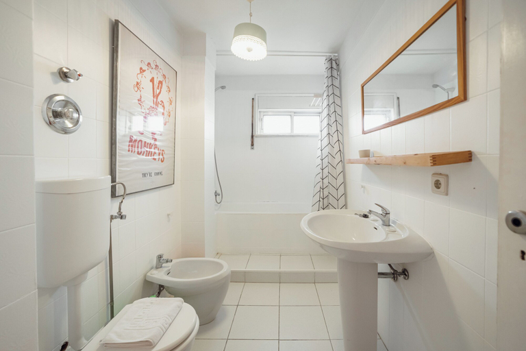 Bathroom, Sunny & Bright Duplex by Vacationy, Porto