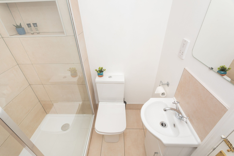 Bathroom 3, Crescent Mews, Bath and North East Somerset