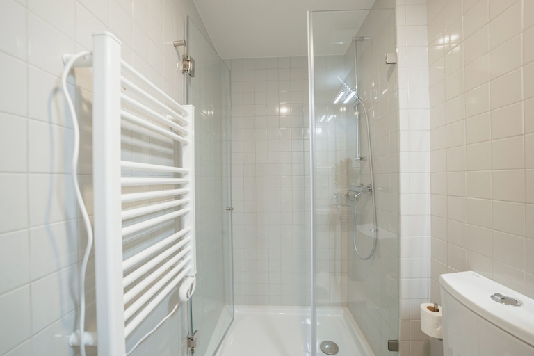 Bathroom 4, Home with a Pool by Vacationy, Porto