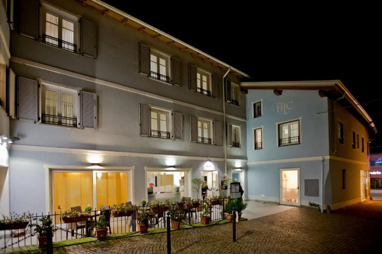 Exterior & Views