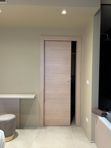 Others 5, golden suites 2, Bari