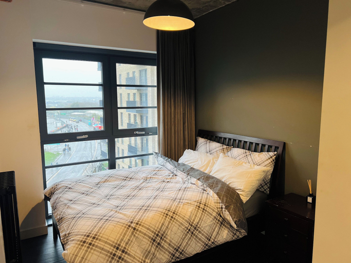 Bedroom 3, Homely 2-bed Apartment With Stunning Views Wembley, London