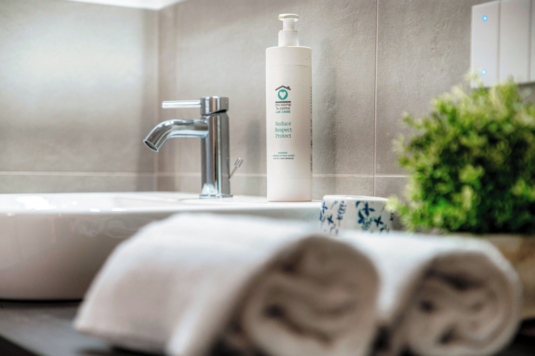 Bathroom 2, Marinetti Suite 8, Como