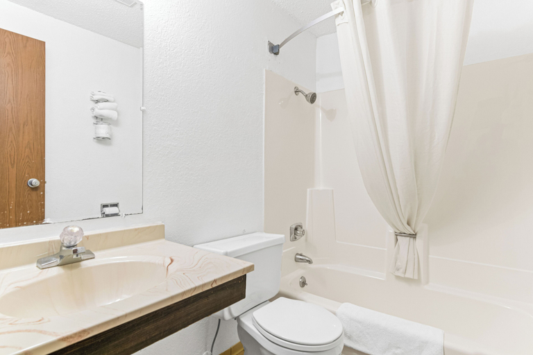 Bathroom 3, StayInn Little Falls, Morrison