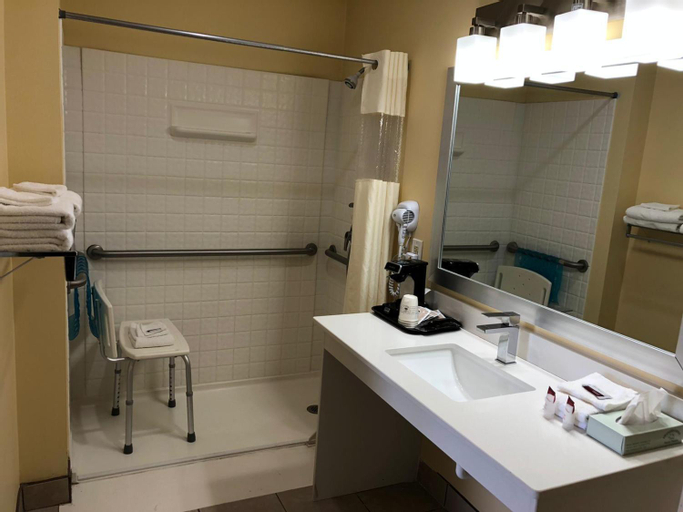 Bathroom 10