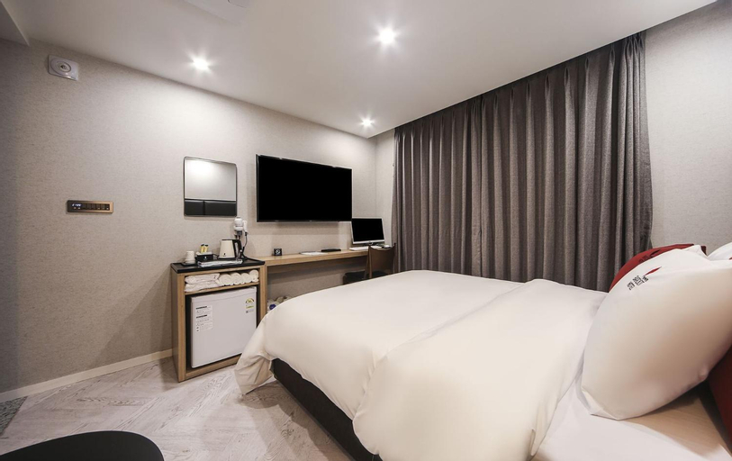 Bedroom 12