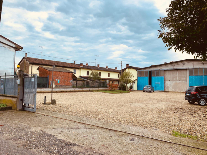 Exterior 6