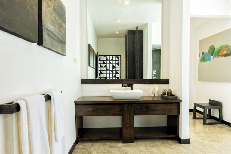 Bathroom 3, Splendour Residence, Balapitiya