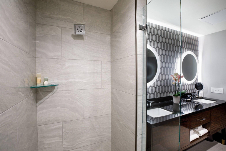 Bathroom 4, Hotel Metro, Milwaukee