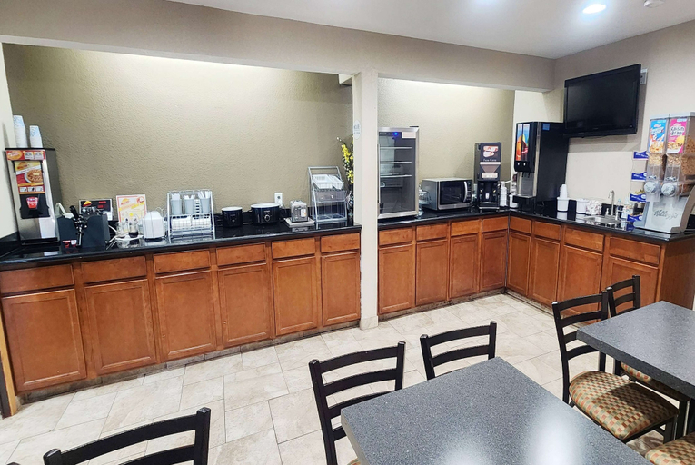 Food & Drinks 5, Super 8 by Wyndham Newton, Jasper