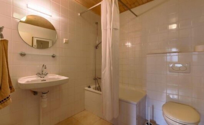 Bathroom 5, Landgoed Huize Glory, Bergen