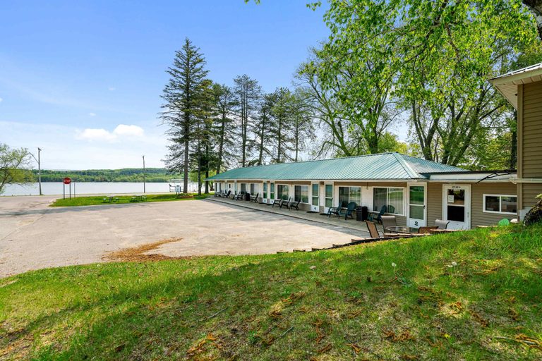 Exterior & Views 2, South Arm Retreats Standard Room 5, Charlevoix